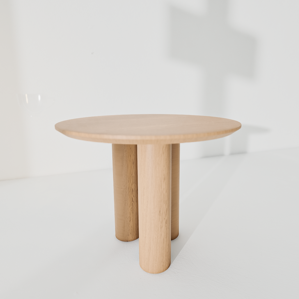 Mesa lateral artesanía madera